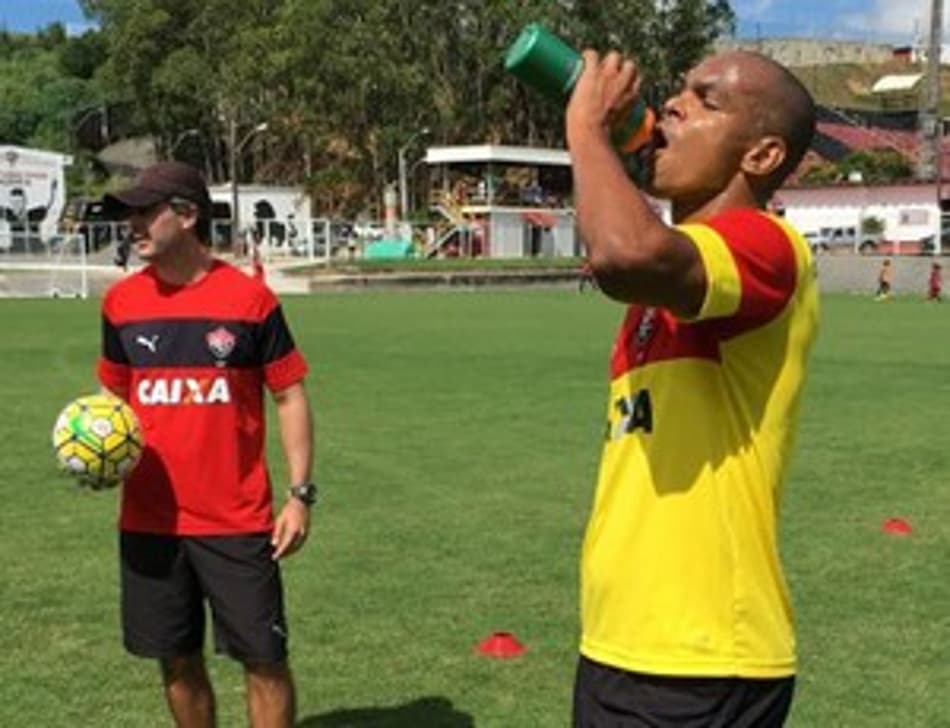 Com menos de três meses no Vitória , Henrique pede rescisão e deixa Leão
