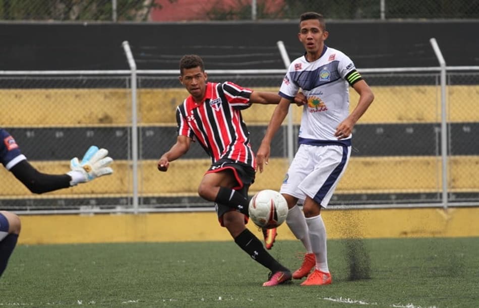 Após assistência, são-paulino sonha com gol da classificação no Sub-17