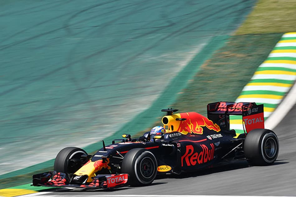 Ricciardo: "Para ganhar precisamos da chuva"