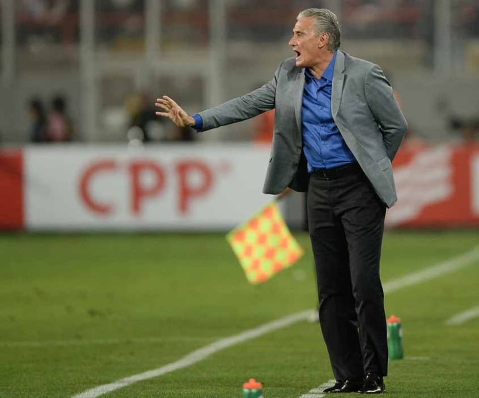Invicto, Tite lamenta interrupção das Eliminatórias: ‘Que m… que parou’