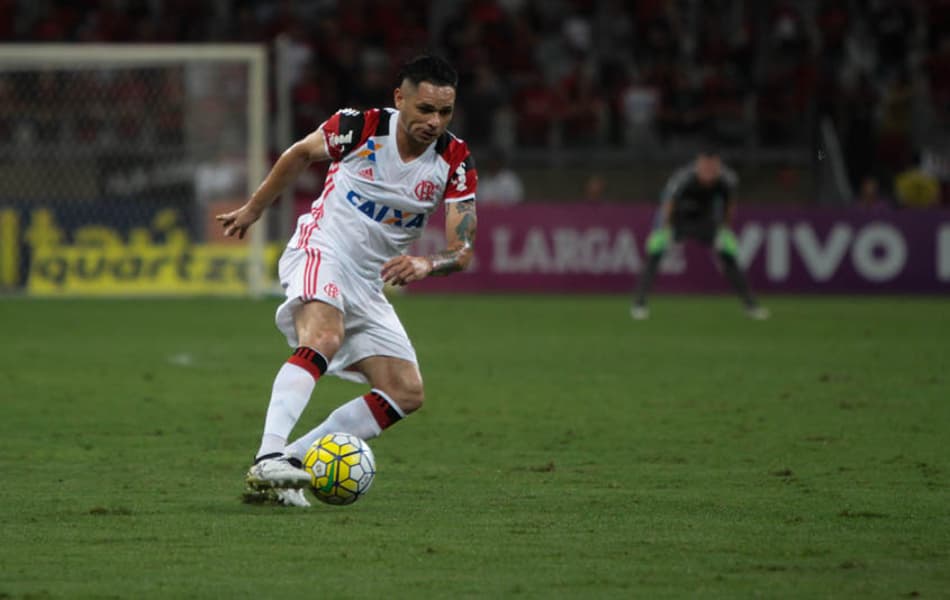 Por vitória no Chile, Pará quer que Fla mantenha maneira que vem jogando