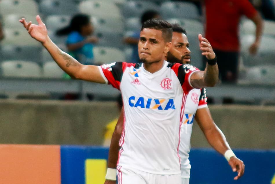 ‘Tem que priorizar os jogadores que já são de casa’