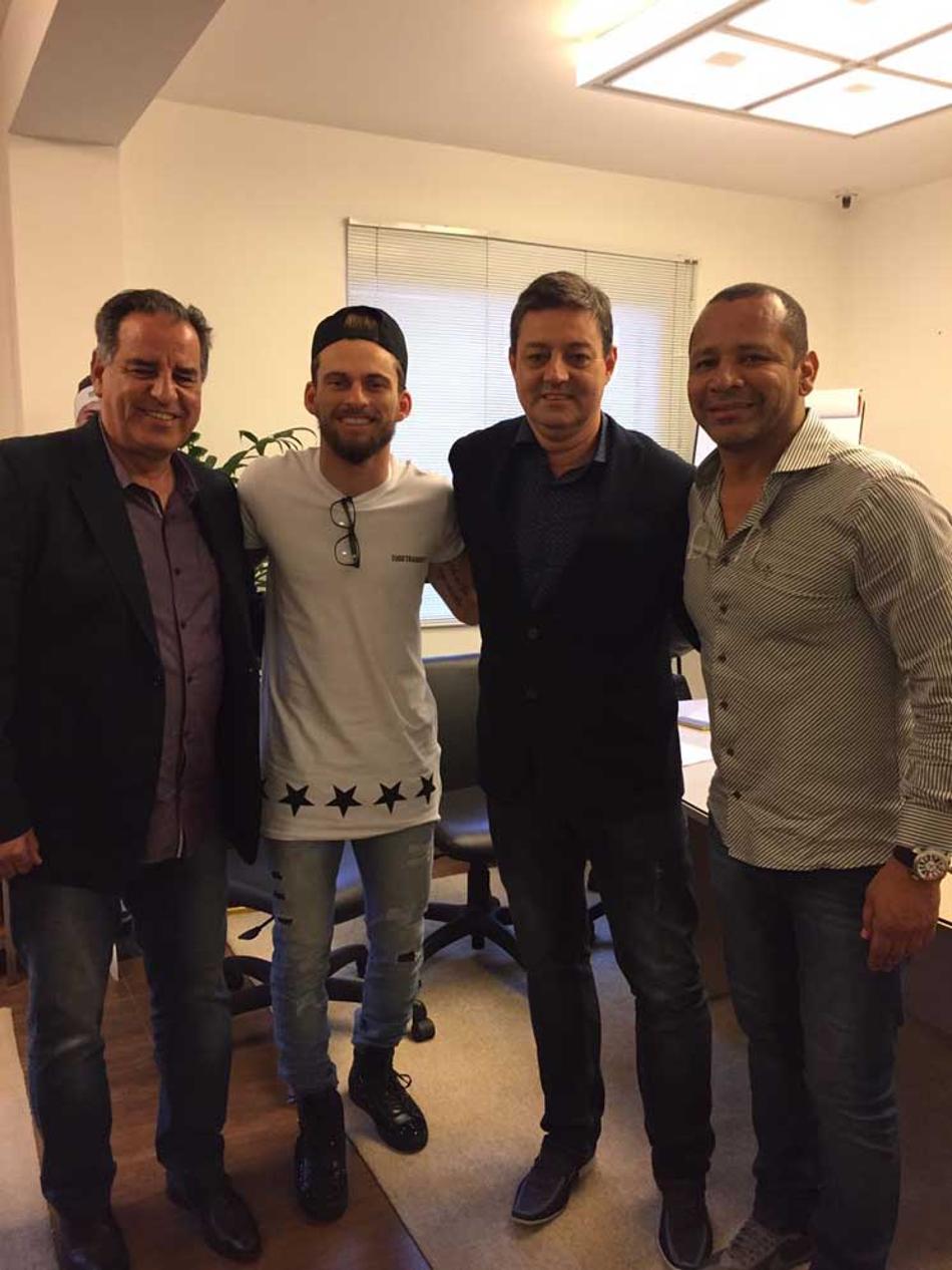 Pai de Neymar se junta a agentes para gerir carreira de Lucas Lima