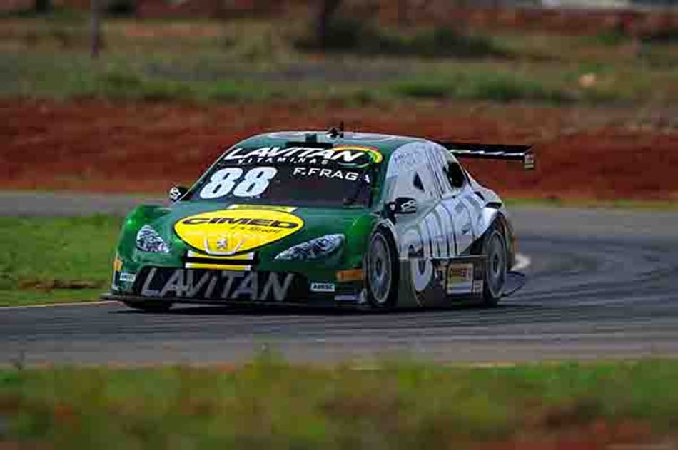 Fraga despacha concorrência e garante a pole em Curvelo, Barrichello é 2º