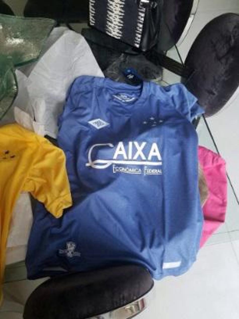 Retrô e com patrocinador usando logo de 1966, nova camisa 3 do Cruzeiro vaza na internet