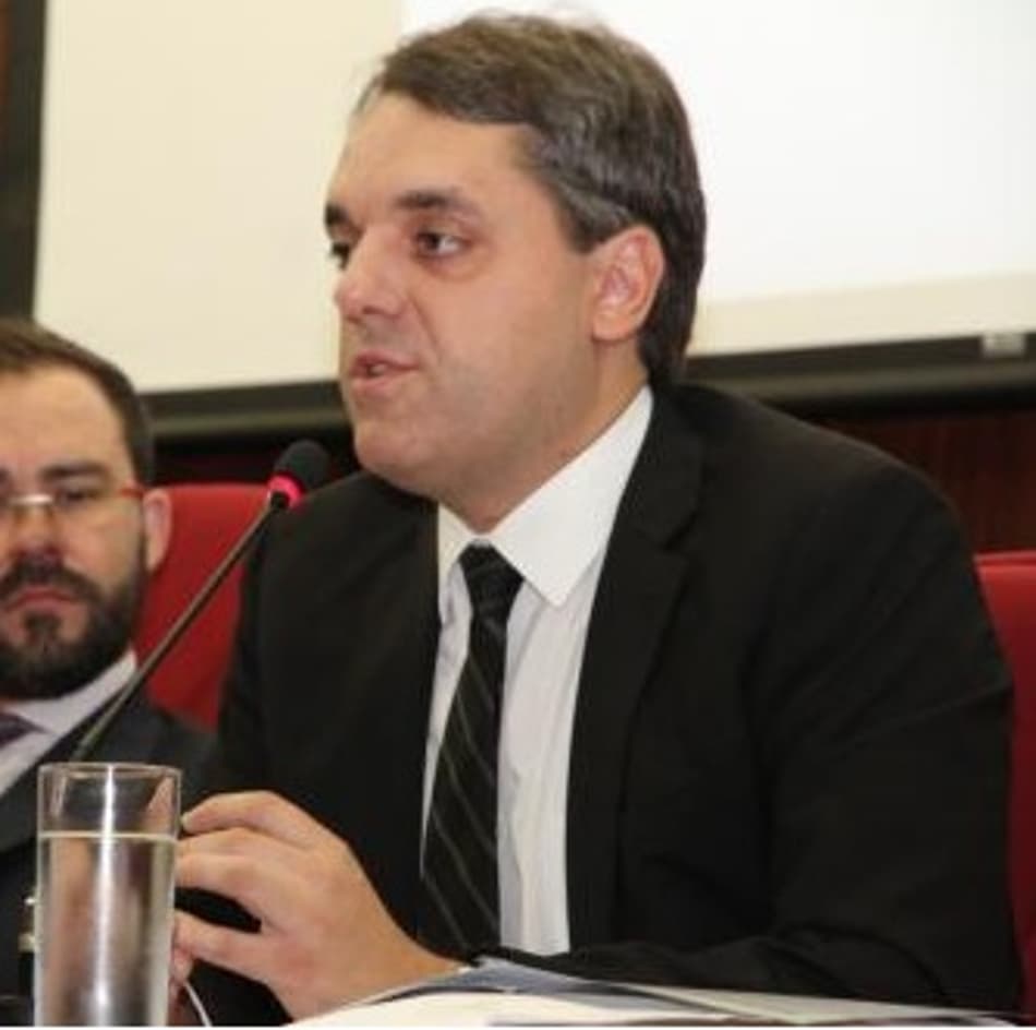 Em meio à crise política, mais um diretor entrega cargo no Corinthians