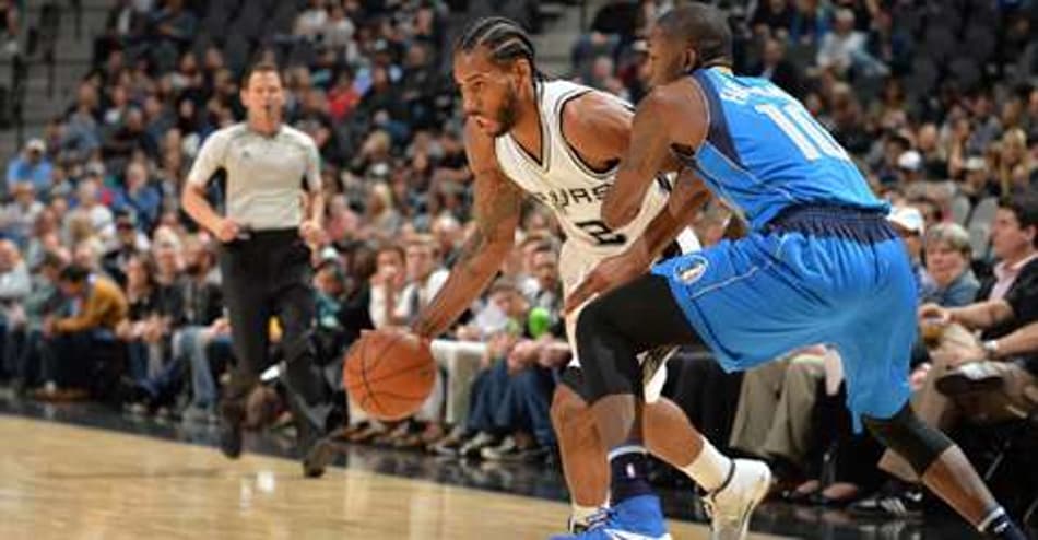 Técnico do Spurs confirma lesão no ombro de Kawhi Leonard