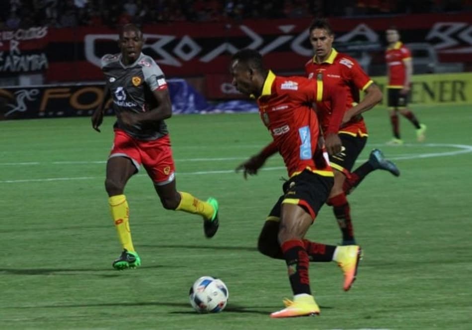 Presidente do Deportivo Cuenca revela que meia-atacante está na mira de clube brasileiro