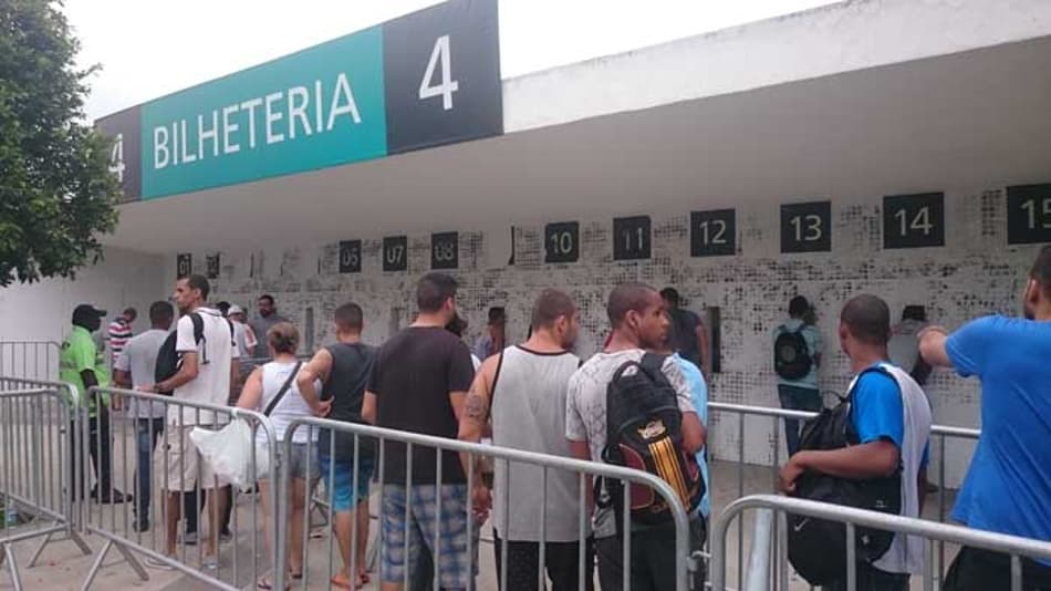 Torcida compra 31 mil ingressos e esgota setor para Vasco x Ceará