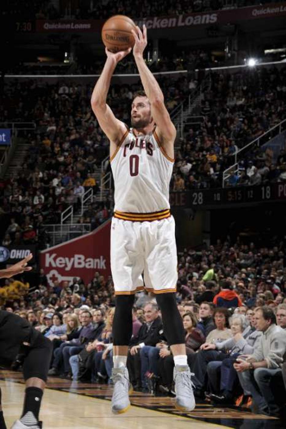 Kevin Love tem contusão na panturrilha agravada
