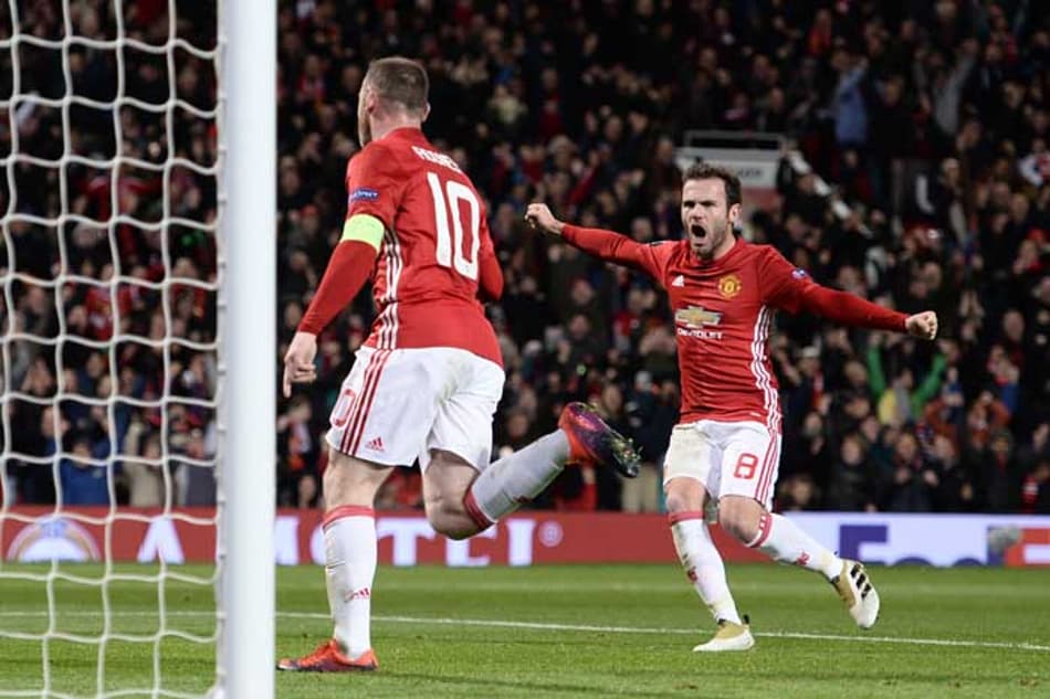 United e Roma goleiam na Liga Europa, mas só italianos avançam