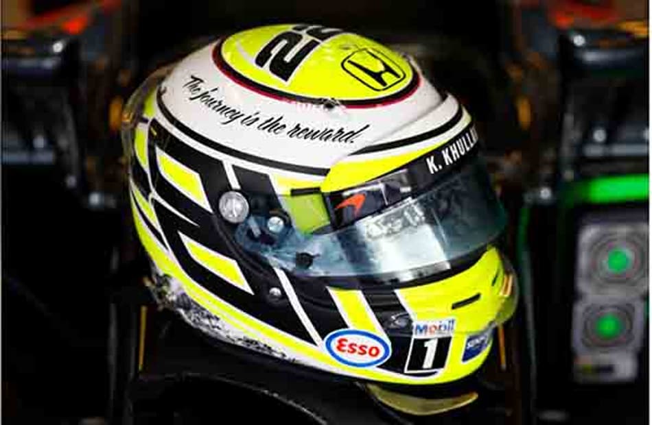 Em sua despedida, Button usa capacete relembrando 2009