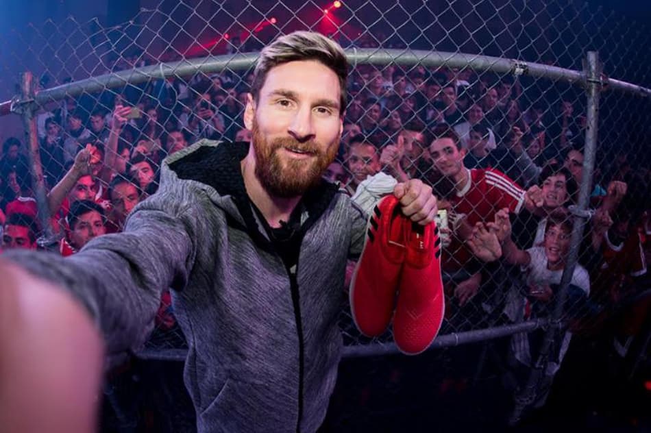 Messi fará estreia de sua nova chuteira neste domingo. Veja detalhes!