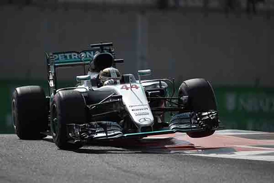 Hamilton domina a sexta-feira em Abu Dhabi e também lidera segundo treino