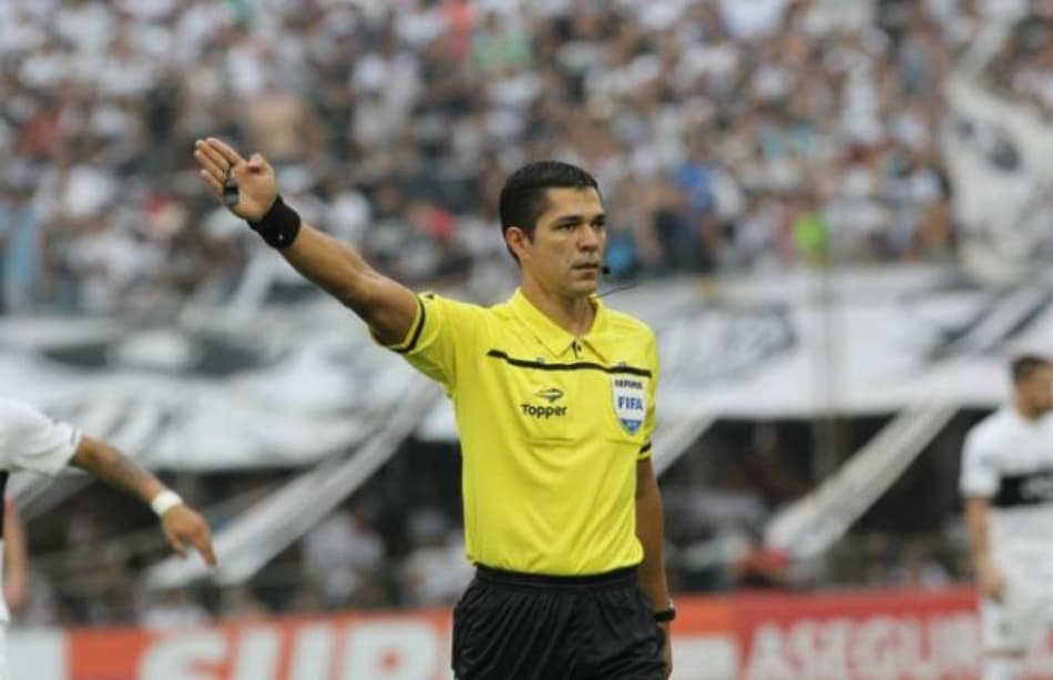 Paraguaio Mario Diaz de Vivar apita Atlético Nacional e Chapecoense