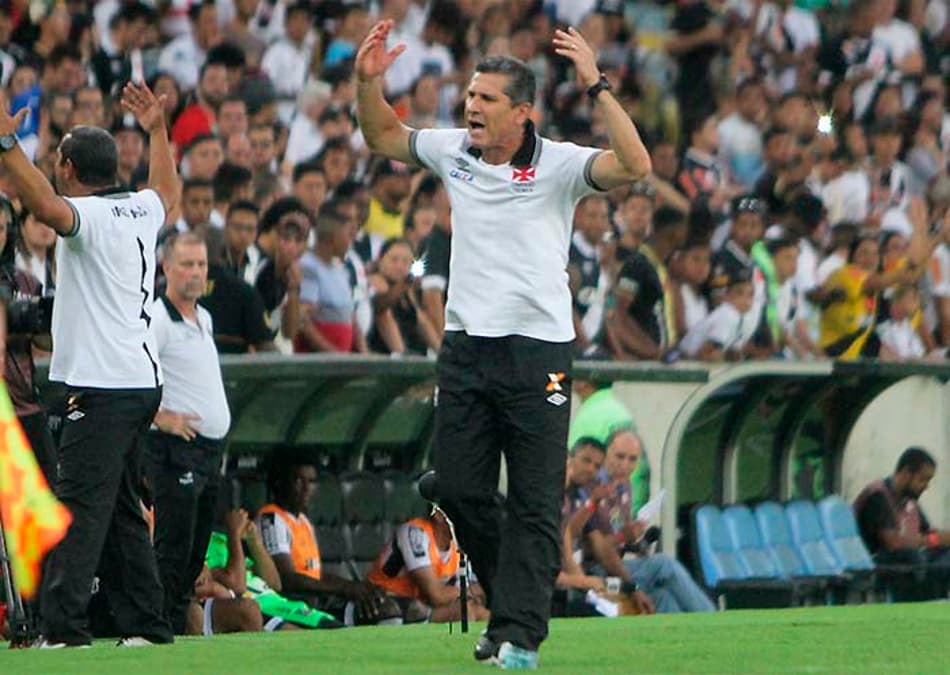 Jorginho deixa em aberto futuro no Vasco após confirmar volta à elite