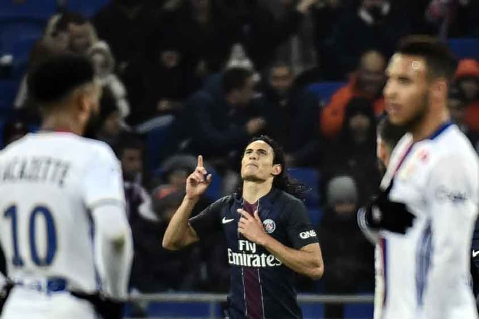 Sempre ele! Cavani faz dois e comanda vitória do PSG sobre o Lyon
