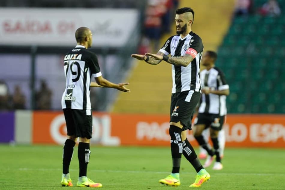 Figuerense é mais um clube brasileiro a vestir Adidas. Umbro deve fechar com Avaí