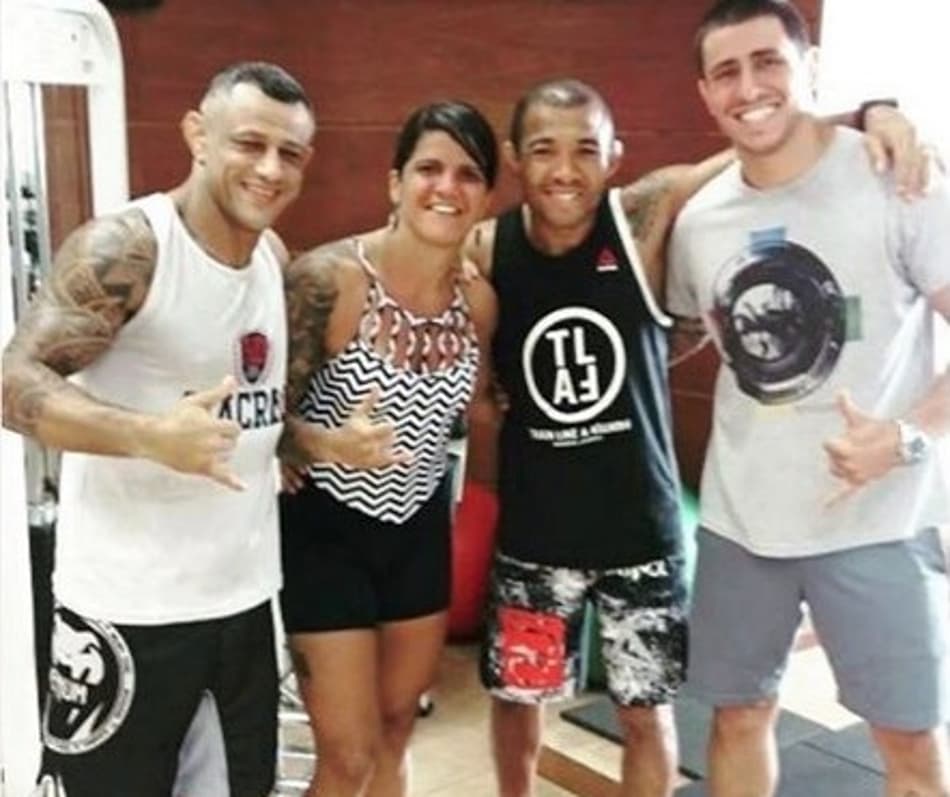 Novo campeão linear, Aldo volta aos treinos disposto: 'Máquina de guerra'