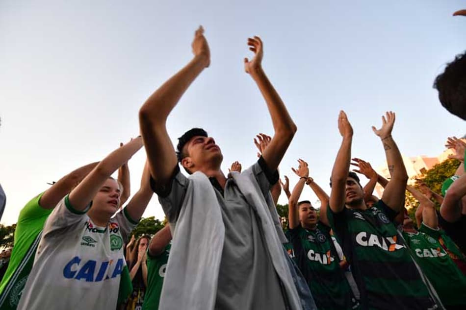 Blog do Garone: Os braços de Chapecó estão abertos. Abracem!