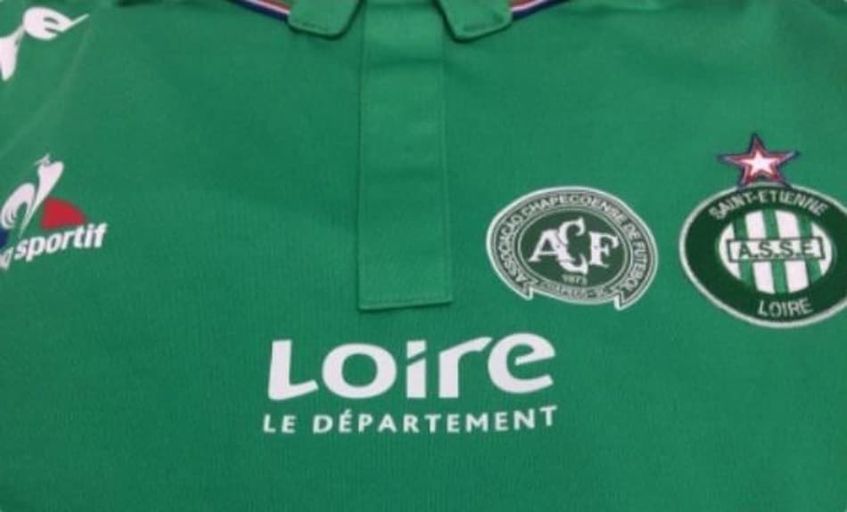 Saint-Étienne joga com escudo da Chapecoense na camisa nesta quarta-feira