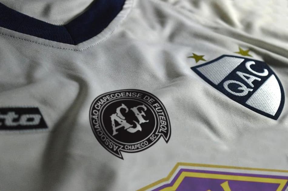Segunda Pele mostra os times que fizeram homenagem para Chape em suas camisas