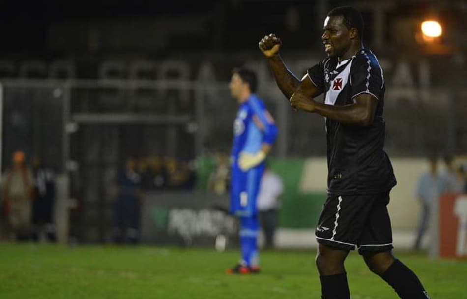 Ex-Vasco, Carlos Tenorio opina sobre seleção do seu país