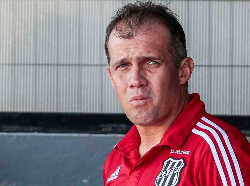 Após derrota na estreia, Eduardo Baptista já foca no Flamengo