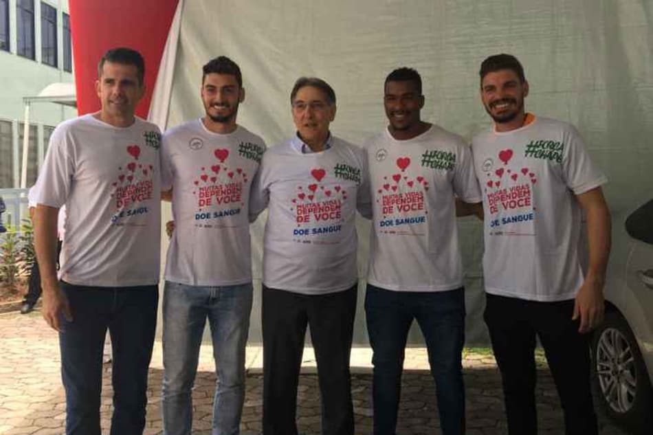 Goleiros dos times de BH participam de campanha para doação de sangue