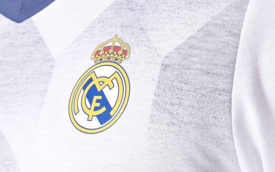 Adidas revela nova camisa de aquecimento do Real Madrid