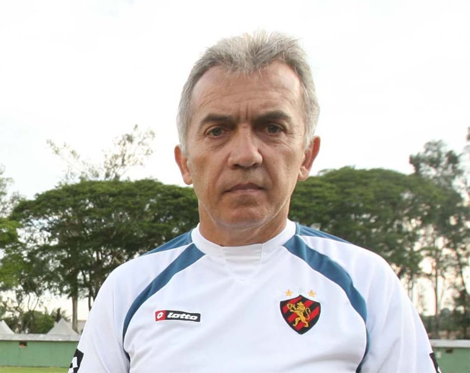 Nelsinho Baptista está de volta ao comando técnico do Sport