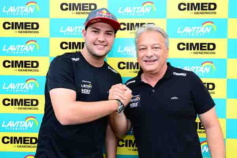 Felipe Fraga renova com a Cimed Racing