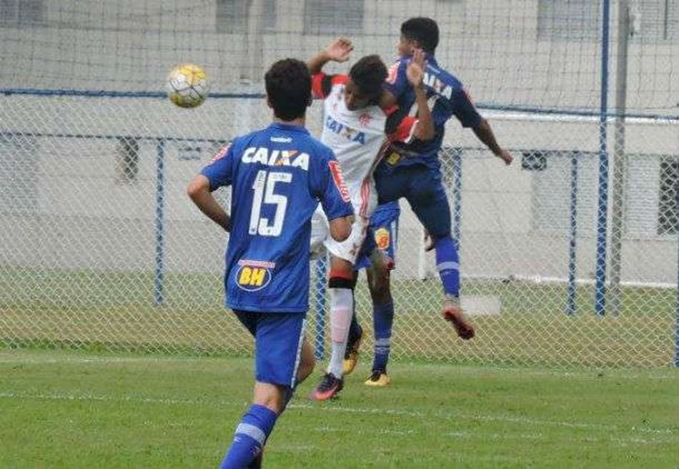 Flamengo bate invicto Cruzeiro nos pênaltis e vai a final da BH Cup sub-15