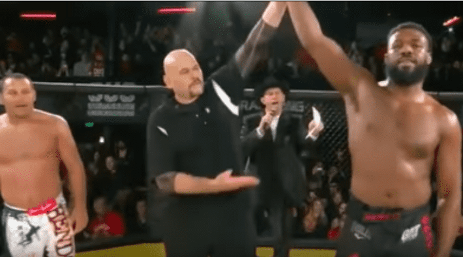 Jon Jones finaliza Hendo em luta agarrada e faz desafio a Sonnen