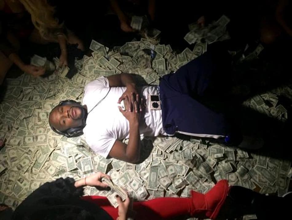 Possível volta e infinita ostentação: Floyd Mayweather chega aos 40