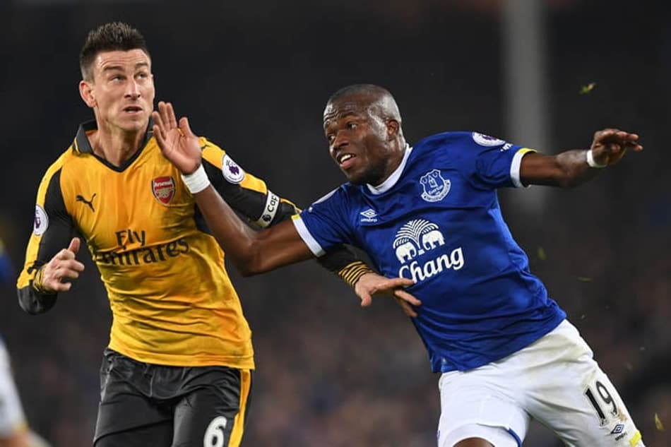 Na briga por uma vaga na Champions, o Arsenal recebe o Everton 