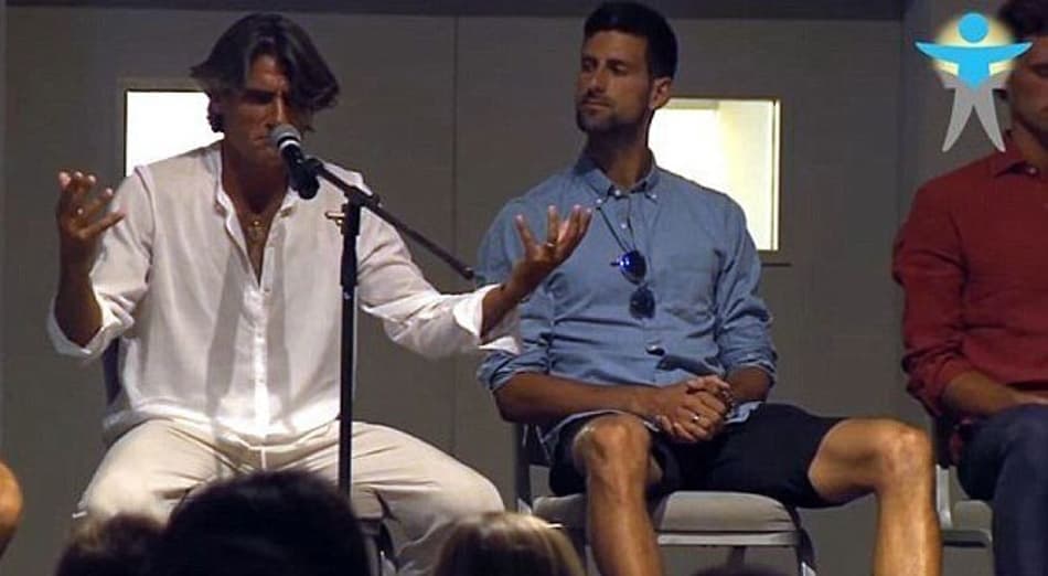 Torcedores abrem petição para tirar guru da equipe de Djokovic