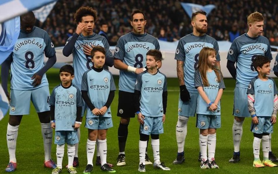Gündogan brinca após homenagens de companheiros: ‘Ainda estou vivo’