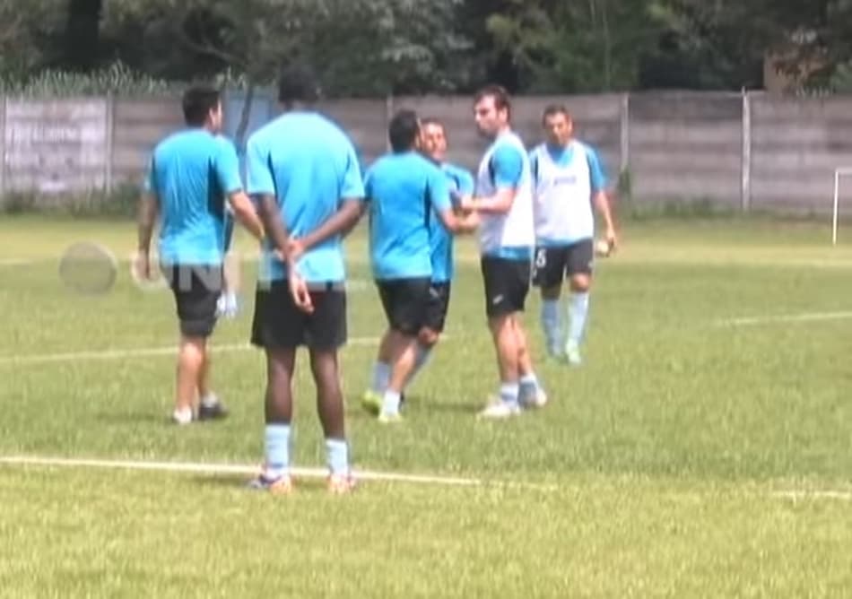 VÍDEO: Jogadores se desentendem e saem no tapa em treino do Blooming