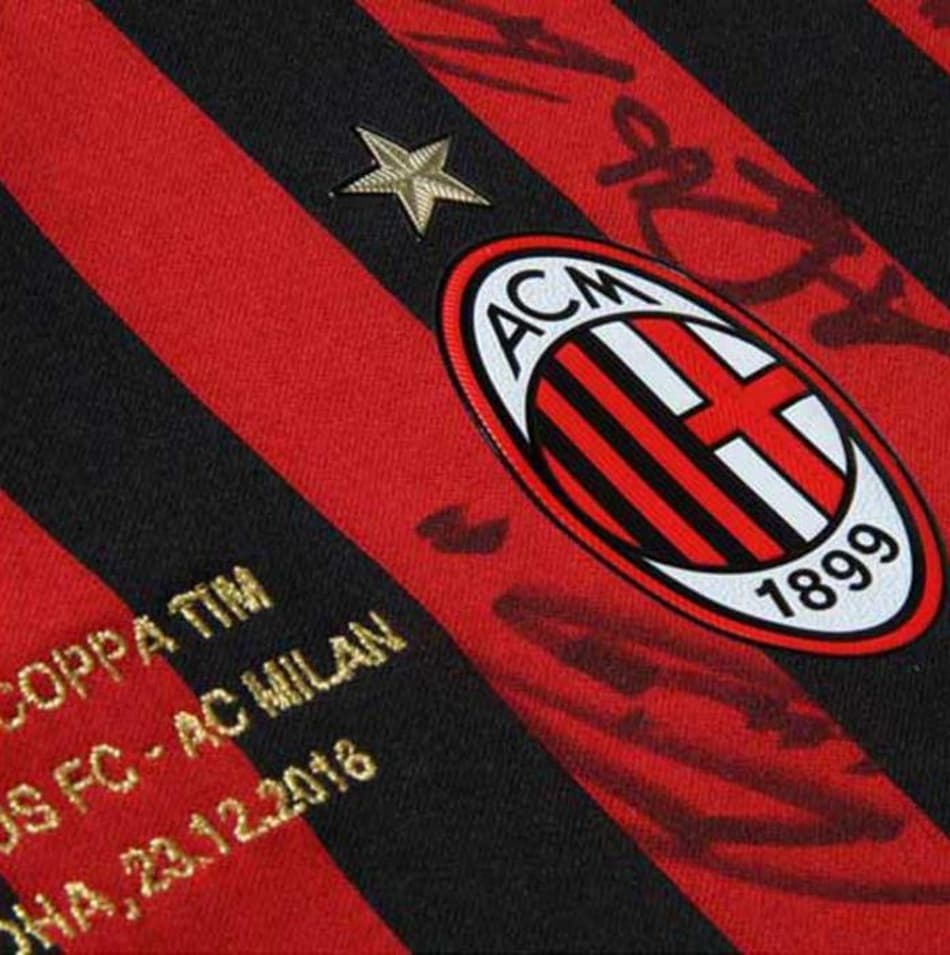 Milan lança linha especial de camisa após título da Supercopa da Itália