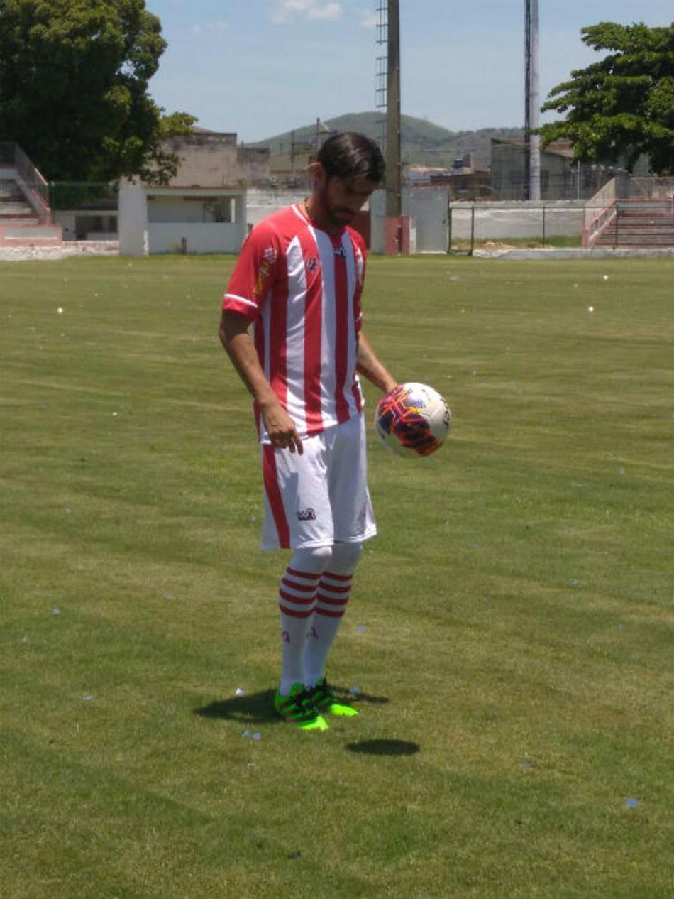 Loco Abreu se apresenta ao Bangu nesta segunda para iniciar treinos