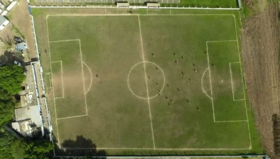 Gramado torto na Argentina é consertado com 30 anos de “atraso”