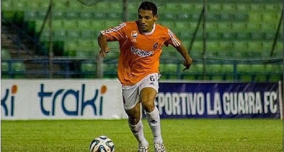 Visando títulos em 2017, Universitario busca reforços