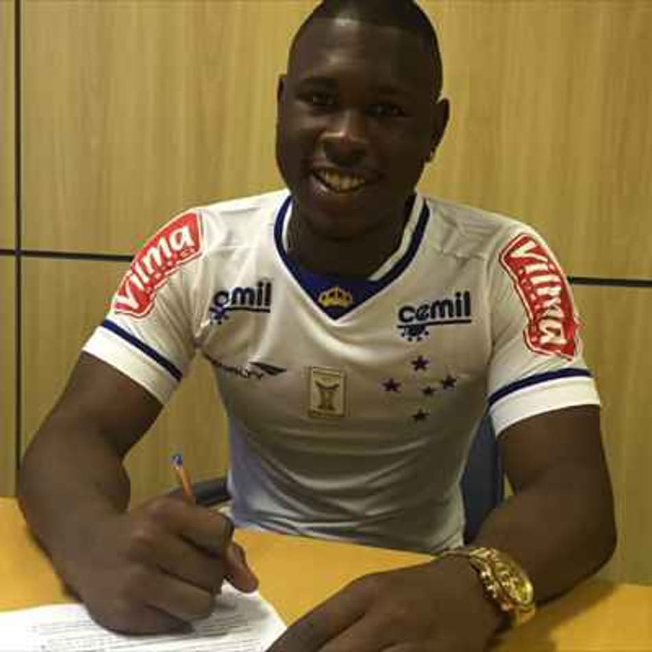Goleiro Lucão foi selecionado por Mano Menezes para integrar o elenco profissional do Cruzeiro (Foto: Divulgação / Cruzeiro)