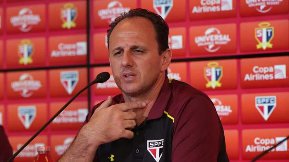 Rogério Ceni 'leva frangaço' contra a Ponte e galera não perdoa na web