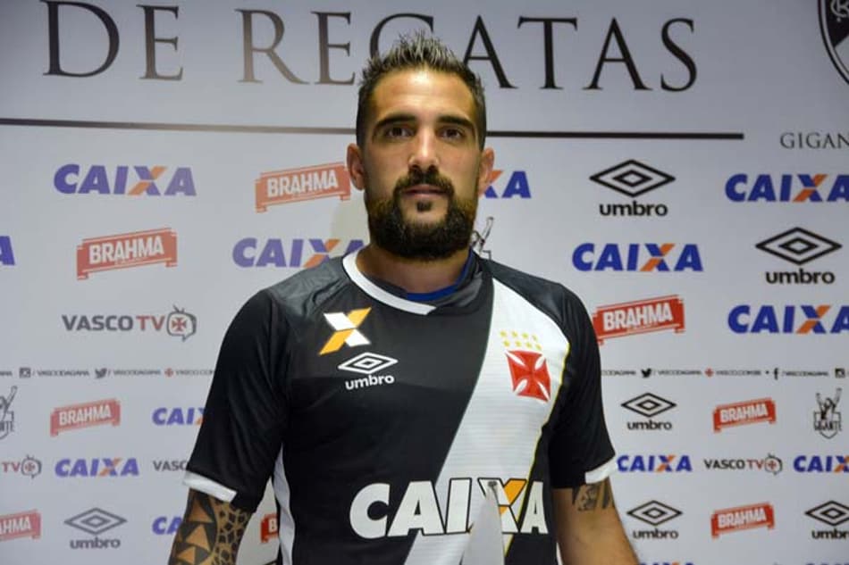 Escudero é regularizado pelo Vasco
