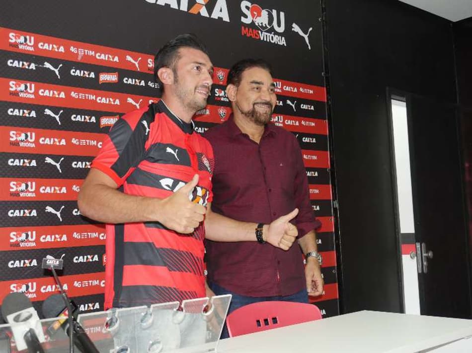 Quatro meses depois, Dátolo rescinde e não joga mais pelo Vitória