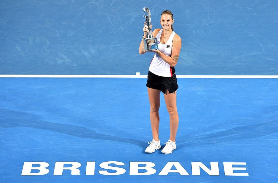 Pliskova domina Cornet e levanta a taça em Brisbane