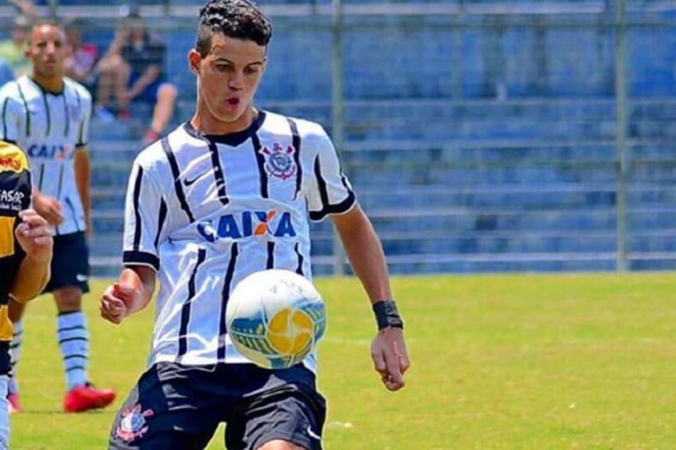 Vasco contrata promessa ex-Corinthians e Botafogo
