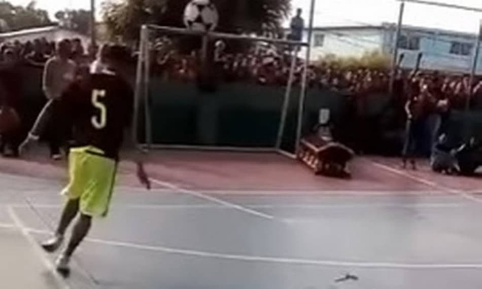 Jogador venezuelano de futsal é velado em quadra e 'marca' seu último gol
